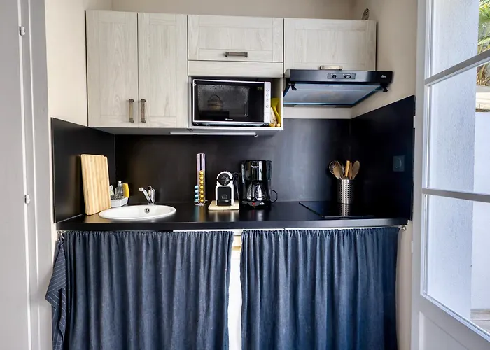 Charmante Maison Avec Terrasse Au Coeur De - Fr-1-258-236 Дом отдыха *